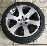 Alu kolo originál VW 5x112x57 Přední 6.5x17" ET42, Zadní 8x17" ET37 a Sava Intensa UHP 215/50 R17 91W 30%