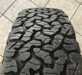 Alu kolo originál TOYOTA 7x15 6x139,7x107 ET30 a BFGoodrich All Terrain T/A KO2 31x10.50 R15 109S 98%