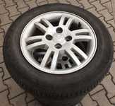 Alu kolo originál TOYOTA 5.5x14" ET45 4x100x54 a Goodyear GT2 175/65 R14 82T 70% + Matky