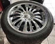Alu kolo 9.5x20“ ET50, 5x114.3x67 a Pirelli Scorpion ZERO 265/45 R20 108W 40% + podložky na 5x120x65