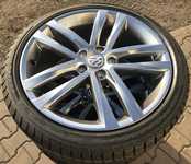 Alu kolo originál VW 7.5x18“ ET51, 5x112x57 a Pirelli Winter 210 SottoZero III 225/40 R18 92H