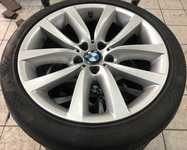 Alu kolo originál BMW 5 5x120x72.5 Přední 8.5x19" ET33 a Kumho Ecsta PS91 245/40 R19 98Y 0%, Zadní 9x19" ET44 a Kumho Ecsta Le Sport KU39 275/35 ZR19 100Y XL 20% + čidla tlaku TPMS