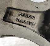 Alu kolo KESKIN 8,5x18“ ET40, 5x112x66.5 a Austone SP-7 225/40 R18 92Y XL 90%