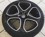 VW TOUAREG jsme obuli na Alu kolo 10x22" ET50, 5x130x71.5 a Kumho KU31 285/35 R22 102Y