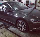 VW PASSAT jsme obuli na Alu kolo RONDELL 8x18“ ET35, 5x112x57 a Riken Ultra High Performance 235/45 R18 98Y