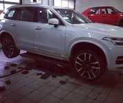 VOLVO XC90 jsme obuli na Alu kolo originál VOLVO 9x22" ET38.5, 5x108x63.3 a Pirelli PZero 275/35 R22 104Y + čídla tlaku TPMS