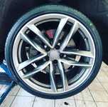 AUDI A6 jsme obuli na Alu kolo originál AUDI 9x20" ET37, 5x112x66.5 a Altenzo Sports Comforter 255/35 R20 97W