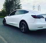 TESLA MODEL 3 jsme obuli na Alu kolo MOTEC 8.5x18“ 5x114.3x64 ET40 a Pirelli Winter SottoZero III 235/45 R18 98V XL