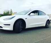 TESLA MODEL 3 jsme obuli na Alu kolo MOTEC 8.5x18“ 5x114.3x64 ET40 a Pirelli Winter SottoZero III 235/45 R18 98V XL