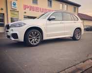 BMW X5 jsme obuli na Alu kolo originál BMW Přední 9x19" ET37 5x120x74, Zadní 9x19" ET18 5x120x74 a Dunlop Grandtrek WT M3 255/50 R19 107V XL