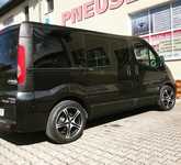 OPEL VIVARO jsme obuli na Alu kolo originál RONAL 8x18" 5x118x71 ET45 a Tracmax X-Privilo TX-3 235/50 R18 101Y