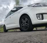 KIA CARENS jsme obuli na Alu kolo DEZENT 6.5x16" ET48, 5x114.3x67 a Continental ContiEcoContact 5 205/55 R16 91V