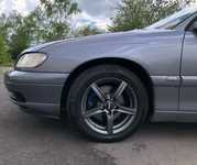 OPEL OMEGA jsme obuli na Alu kolo ALUTEC 7x16" 5x110x65 ET35 a Vraník PS2-protektor 205/55 R16 91H