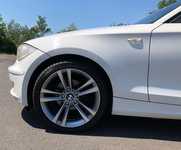 BMW 1 jsme obuli na Alu kolo originál BMW 8x18" ET34, 5x120x72.5 a Lassa Driveways Sport 225/40 R18 92Y XL