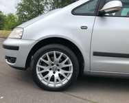 VW SHARAN jsme obuli na Alu kolo originál AUDI 8.5x17" ET50, 5x112x57 a Pirelli Cinturato P7 245/45 R17 95W