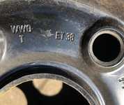 Plechový disk KFZ 9021 6,5Jx17 5x112x57 ET38 a Bridgestone Blizzak LM001 215/65 R17 99H 90% + Poklice