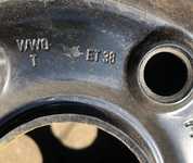 Plechový disk KFZ 9021 6,5Jx17 5x112x57 ET38 a Bridgestone Blizzak LM001 215/65 R17 99H 90% + Poklice