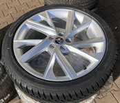 Alu kolo originál ŠKODA 7x18" ET39, 5x100x57 a Goodyear UltraGrip Performance 205/45 R18 90H XL