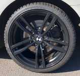 BMW 5 jsme obuli na Alu kolo BMW 5x120x72.5 Přední 8.5x19" ET33 a Michelin Pilot Alpin PA4 255/35 R19 96V, Zadní 9.5x19" ET38 a Dunlop SP Winter Sport 3D 275/30 R19 96W XL