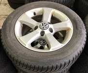 Alu kolo originál VW 6.5x15“ ET50, 5x112x57 a Michelin Alpin A4 195/65 R15 91T 60%