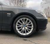 BMW 5 jsme obuli na Alu kolo originál BMW 8x18" ET30, 5x120x72.5 a Pirelli Winter 240 SottoZero II 245/45 R18 100V XL * RFT