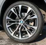 BMW X5 jsme obuli na Alu kolo originál BMW Přední 5x120x74 10x21" ET40 a Dunlop SP Sport Maxx GT 285/35 R21 105Y XL RFT *, Zadní 5x120x72.5 11.5x21" ET38 a Dunlop SP Sport Maxx GT 325/30 R21 108Y XL RFT * + čidla tlaku TPMS