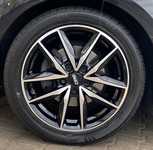 VW GOLF jsme obuli na Alu kolo originál CMS 7x17“ ET49, 5x112x57 a Lassa Driveways 225/45 R17 91W