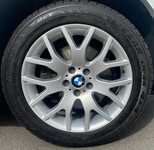 BMW X5 jsme obuli na Alu kolo originál BMW 9x19" ET48, 5x120x74 a Bridgestone Blizzak LM-25 4x4 255/50 R19 107V RFT *