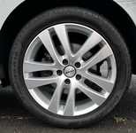 VW PASSAT jsme obuli na Alu kolo originál VW 7x18" ET43, 5x112x57 a Pirelli Cinturato P7 235/45 R18 94W