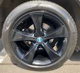 BMW X6 jsme obuli na Alu kolo originál BMW Přední 5x120x74 10x20" ET40 a Pirelli P Zero Sports Car 275/40 R20 106W XL RFT *, Zadní 5x120x72.5 11x20" ET37 a Pirelli P Zero Sports Car 315/35 R20 110W XL RUNFLAT *