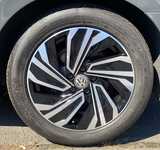 VW PASSAT jsme obuli na Alu kolo originál VW 7x17" ET46 5x112x57 a Goodyear Excellence 215/55 R17 94W