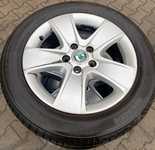 Alu kolo originál ŠKODA 6.5x16" ET50, 5x112x57 a Saetta Touring 2 205/55 R16 94V XL 60%