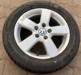 Alu kolo originál VW 6.5x16" ET50 5x112x57 a Continental ContiPremiumContact 2 205/55 R16 91V 50%