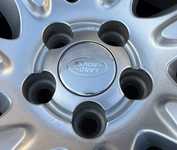 Alu kolo originál LAND ROVER 8.5x20“ ET45 5x108x63.3 a Pirelli Scorpion Winter 255/50 R20 109V XL 70% + čidla tlaku TPMS