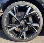 AUDI A8 jsme obuli na Alu kolo HRS 9.5x21" ET25, 5x112x66.5 a Kumho Ecsta Sport PS72 265/35 R21 103Y XL + čidla tlaku TPMS