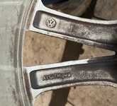 Alu kolo originál VW 8x17" ET41 5x112x57 a Yokohama V902B W.drive 235/45 R17 97V XL 10%