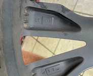 Alu kolo 8.5x21" ET55 6x139.7x93.1 a Goodyear Eagle F1 Asymmetric 5 275/45 R21 107H 30% + čidla tlaku TPMS