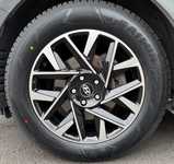 HYUNDAI SANTA FE jsme obuli na Alu kola HRS 7.5x18“ ET49.5, 5x114.3x67 a Sailun Ice Blazer Alpine EVO1 235/60 R18 107V XL + čidla tlaku TPMS