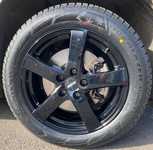ŠKODA KAROQ jsme obuli na Alu kolo ALUTEC 7x17" ET45, 5x112x57 a Sailun Ice Blazer Alpine EVO1 215/55 R17 98V XL