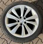 Alu kolo originál TESLA 8x19" ET40, 5x120x64 a Sailun Ice Blazer Arctic EVO 245/45 R19 102V XL 70% + čidla tlaku TPMS