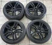 Alu kolo originál MERCEDES 5x112x66.5, Přední 8.5x20" ET45 a Goodyear Eagle F1 Asymmetric 3 235/45 R20 100V XL 70%, Zadní 9.5x20" ET57 a Kumho Ecsta Sport PS72 255/40 R20 104Y XL 70% + čidla tlaku TPMS