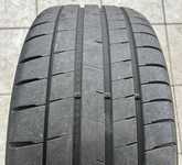 Alu kolo originál MERCEDES 5x112x66.5, Přední 8.5x20" ET45 a Goodyear Eagle F1 Asymmetric 3 235/45 R20 100V XL 70%, Zadní 9.5x20" ET57 a Kumho Ecsta Sport PS72 255/40 R20 104Y XL 70% + čidla tlaku TPMS