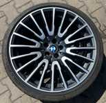 Alu kolo originál BMW 5x112x66.5 PŘEDNÍ 8.5x21“ ET25 a Falken Azenis FK520 245/35 R21 96Y XL 80%, ZADNÍ 10x21“ ET41 a Falken Azenis FK520 275/30 R21 98Y XL 80% + čidla tlaku TPMS