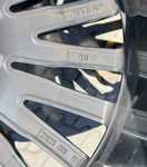 Alu kolo originál BMW 5x112x66.5 PŘEDNÍ 8.5x21“ ET25 a Falken Azenis FK520 245/35 R21 96Y XL 80%, ZADNÍ 10x21“ ET41 a Falken Azenis FK520 275/30 R21 98Y XL 80% + čidla tlaku TPMS