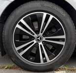 MERCEDES E-Class jsme obuli na Alu kolo originál MERCEDES 7.5x17" ET40, 5x112x66.5 a Lassa Revola 225/55 R17 101Y XL + čidla tlaku TPMS