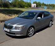 ŠKODA SUPERB jsme obuli na Alu kolo SEAT 8x19" ET50, 5x112x57 a Nexen N'Fera Sport 225/35 R19 88Y