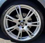 ŠKODA SUPERB jsme obuli na Alu kolo SEAT 8x19" ET50, 5x112x57 a Nexen N'Fera Sport 225/35 R19 88Y