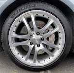 MERCEDES E-Class jsme obuli na Alu kolo originál BRABUS 5x112x66.5 PŘEDNÍ 8.5x18" ET50 a Michelin Primacy 4 235/40 R18 91W, ZADNÍ 9.5x18" ET50 a Dunlop SP Sport 01 275/35 R18 95W ROF * + čidla tlaku TPMS