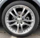 MERCEDES E-Class jsme obuli na Alu kolo originál BRABUS 5x112x66.5 PŘEDNÍ 8.5x18" ET50 a Michelin Primacy 4 235/40 R18 91W, ZADNÍ 9.5x18" ET50 a Dunlop SP Sport 01 275/35 R18 95W ROF * + čidla tlaku TPMS