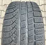 Alu kola originál TESLA 5x120x64 Přední 9.5x19" ET40 a Pirelli P Zero Winter 255/45 R19 104V XL 80% , Zadní 10.5x19" ET45 a Pirelli P Zero Winter 285/40 R19 107V XL 70% + čidla tlaku TPMS + Poklice